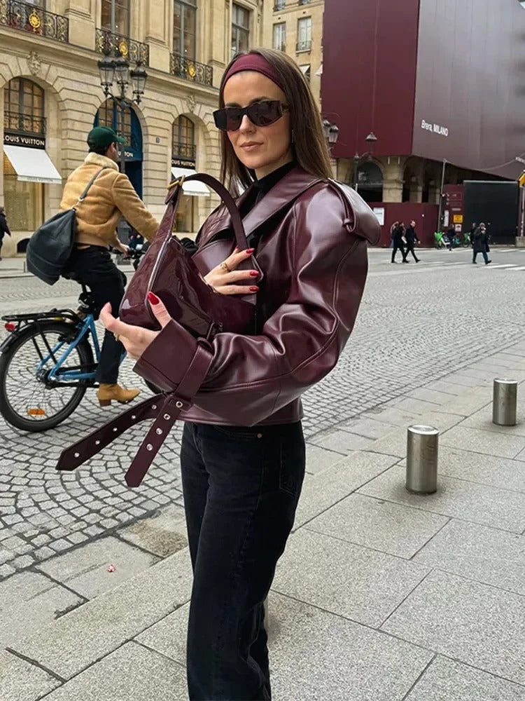 Clara Veste en Cuir Femme – Krátký oversize model s strukturovanými detaily a páskem