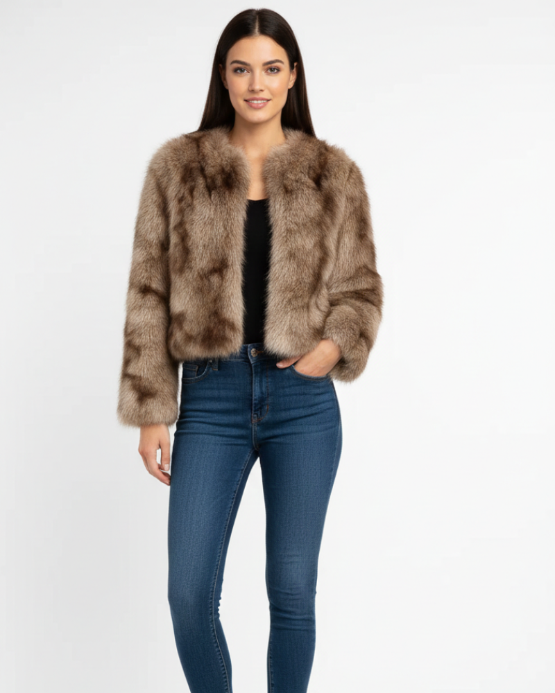 Norra Casaco Curto Feminino em Pêlo Sintético – Volume Elegante e Glamouroso para o Inverno