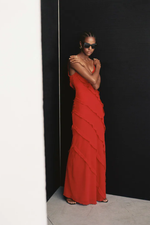 Robe Longue Femme Ashtine – Leichtes Sommerkleid mit Volants und mehrlagigem Rock & Strandlook