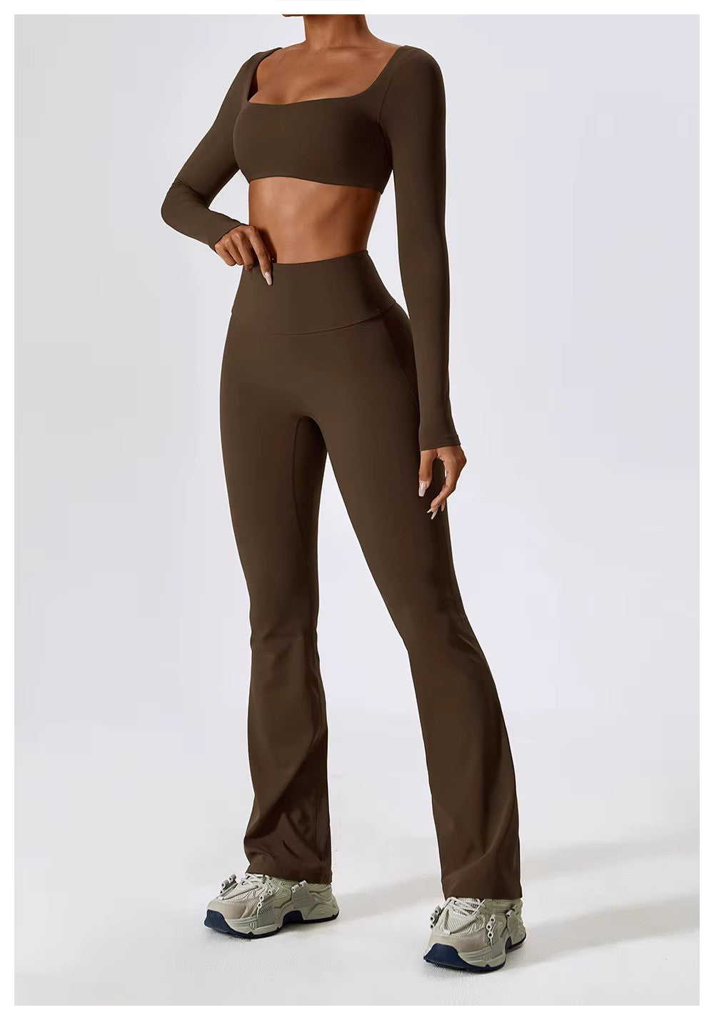 Leila női sport szett – légáteresztő jóga és fitnesz ruha bővülő leggings-szel és testhezálló felsővel