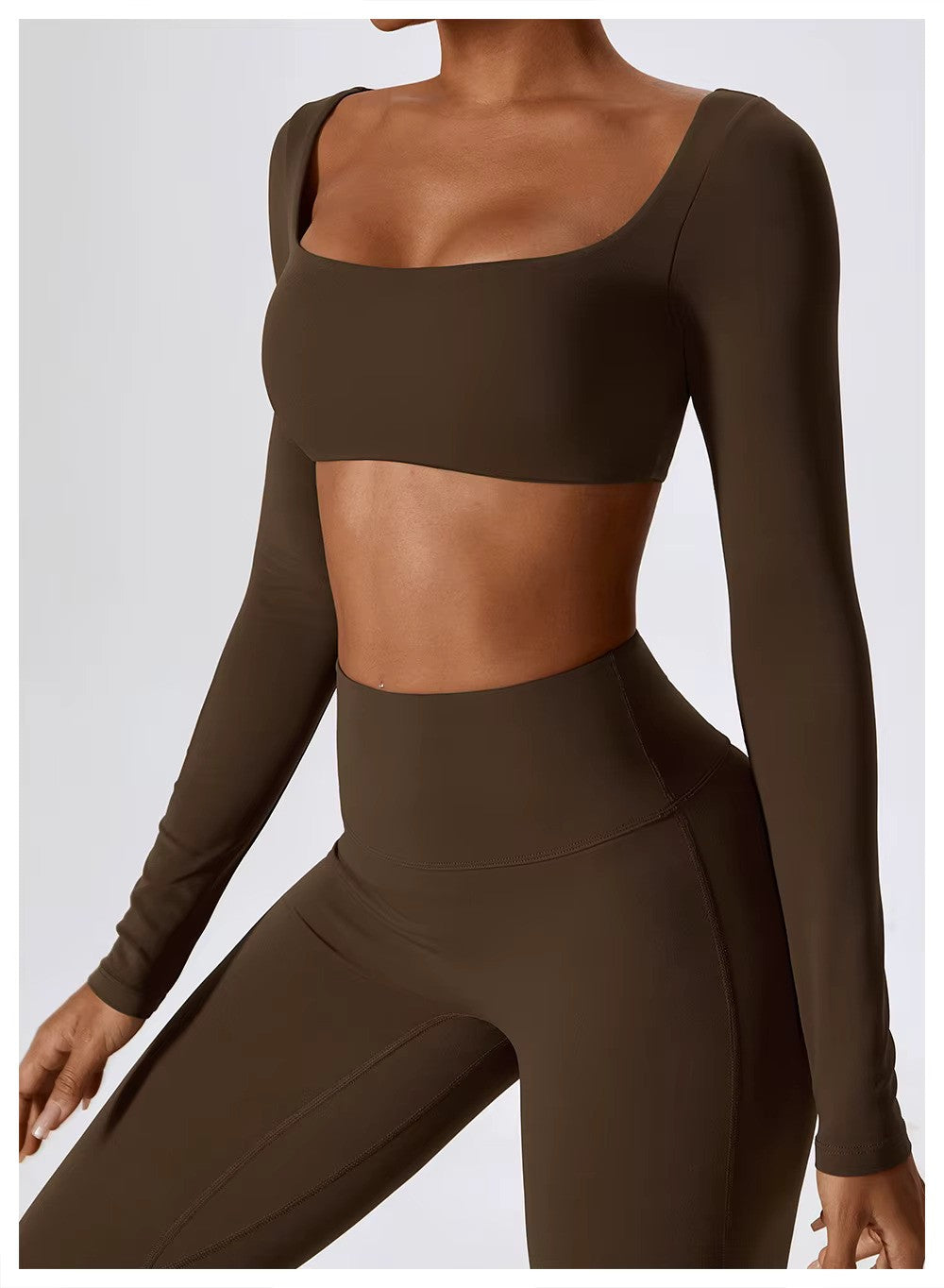 Leila női sport szett – légáteresztő jóga és fitnesz ruha bővülő leggings-szel és testhezálló felsővel