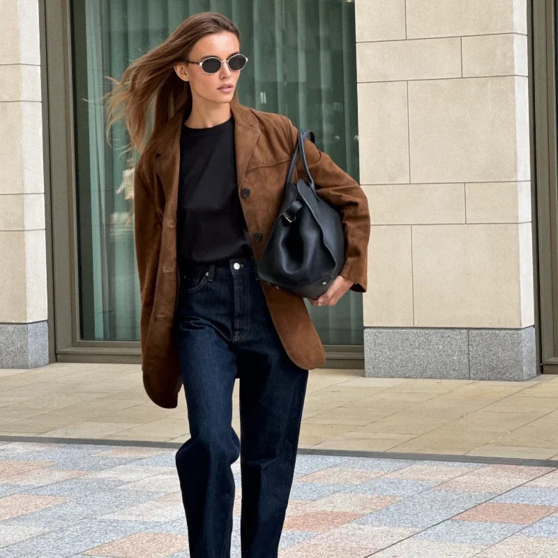 Giacca in finta pelle scamosciata da donna Alana: elegante, versatile e ideale per la mezza stagione 
