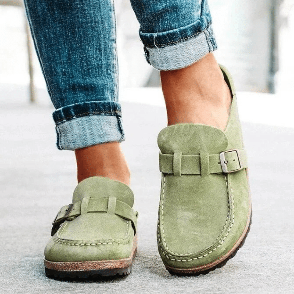 Georgia Sabots Femme Komfort – Ergonomiske mules med rem og spænde til afslappet stil