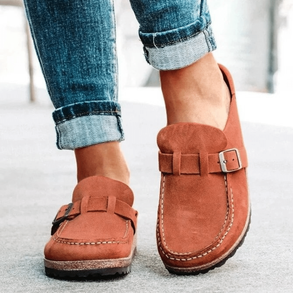 Georgia Sabots Femme Komfort – Ergonomiske mules med rem og spænde til afslappet stil
