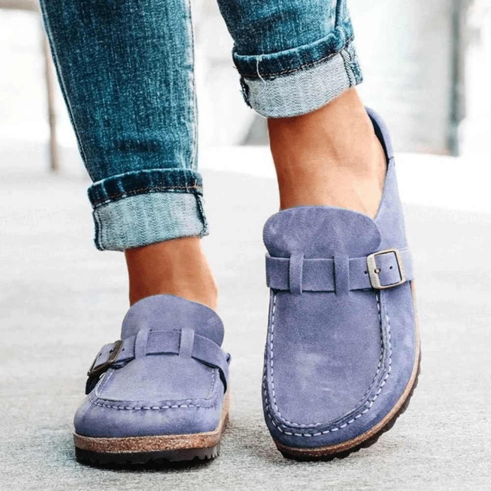 Georgia Sabots Femme Komfort – Ergonomiske mules med rem og spænde til afslappet stil