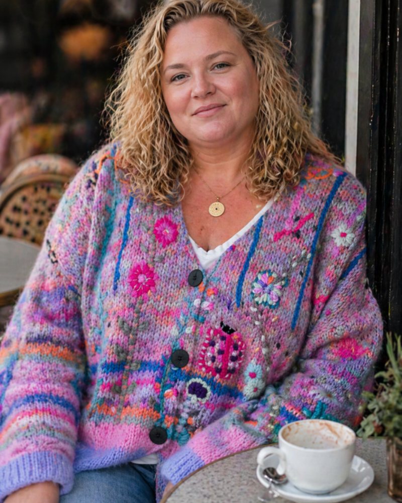 Felisa Cardigan Femme Curvy Grande Taille – Gilet Bohème Multicolore Broderies Fleuries Coupe Ample