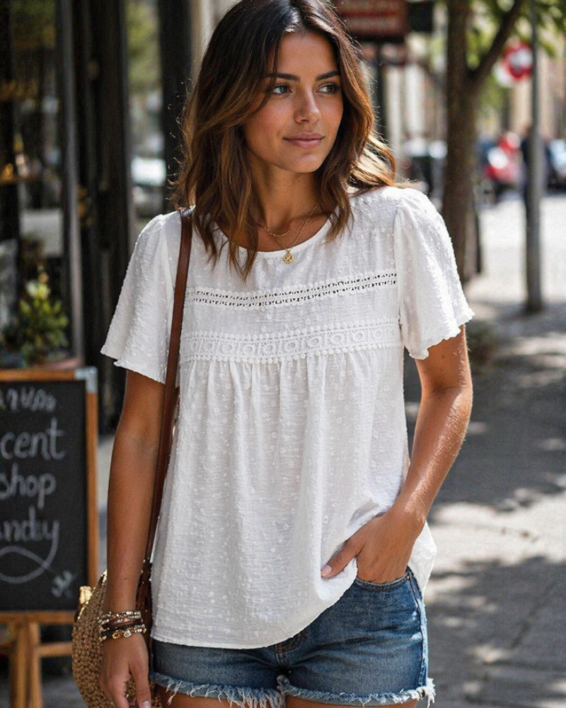 Blusa Naira Donna – Top Bohemien in Mussola con Pizzo e Taglio Fluido