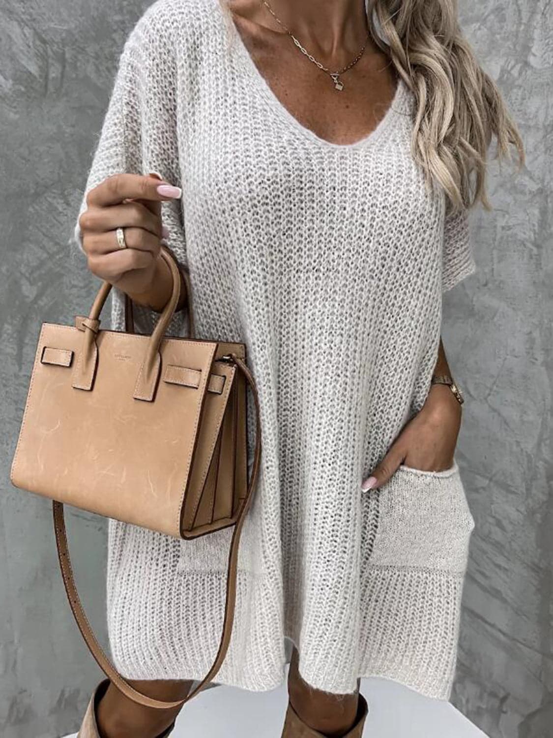 Francesca vestido de punto para mujer – tejido suave con cuello en V, corte relajado, mangas cortas y bolsillos delanteros
