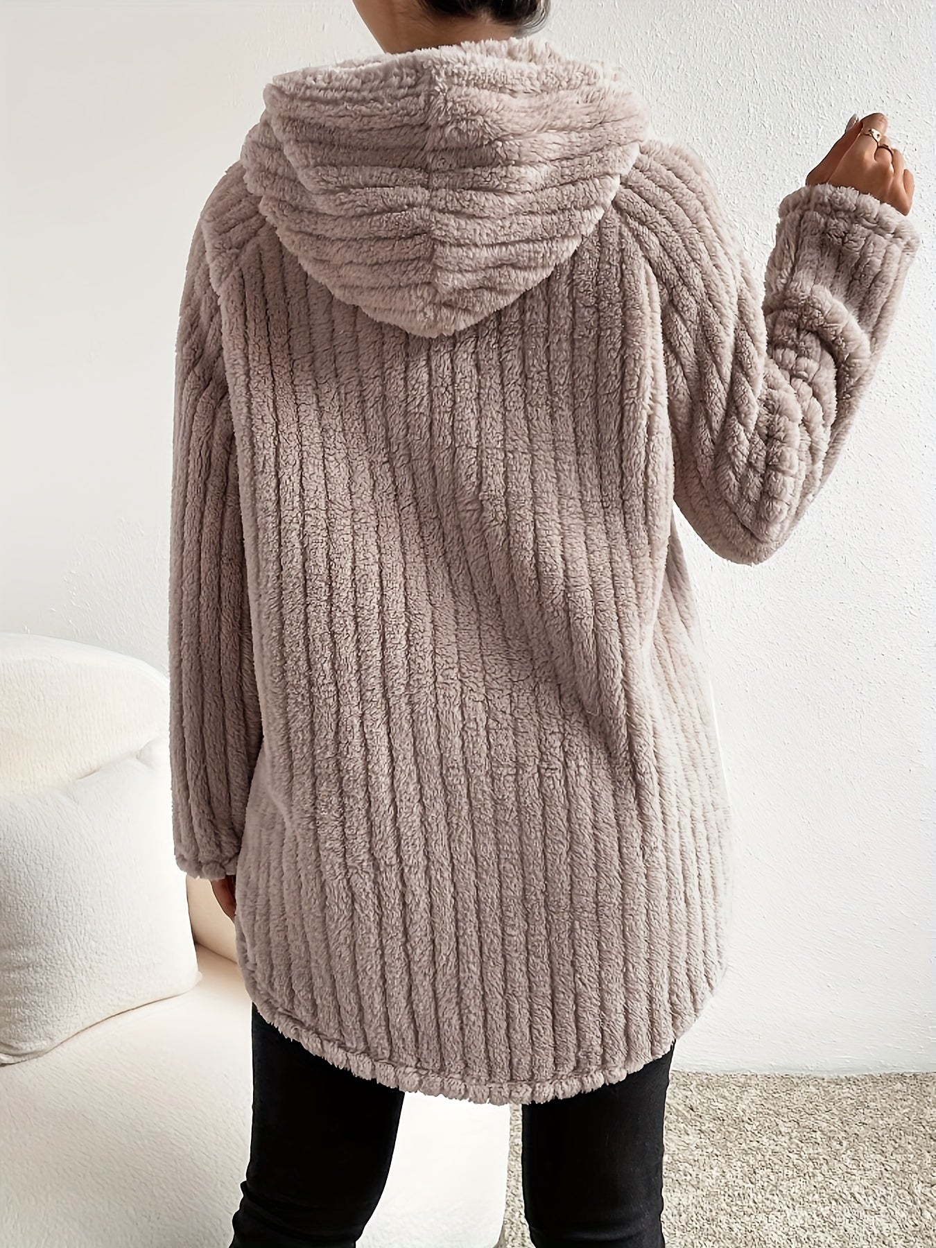 Majica s kapuljačom za žene – Teddy stil s raglan rukavima i zakrivljenim rubom