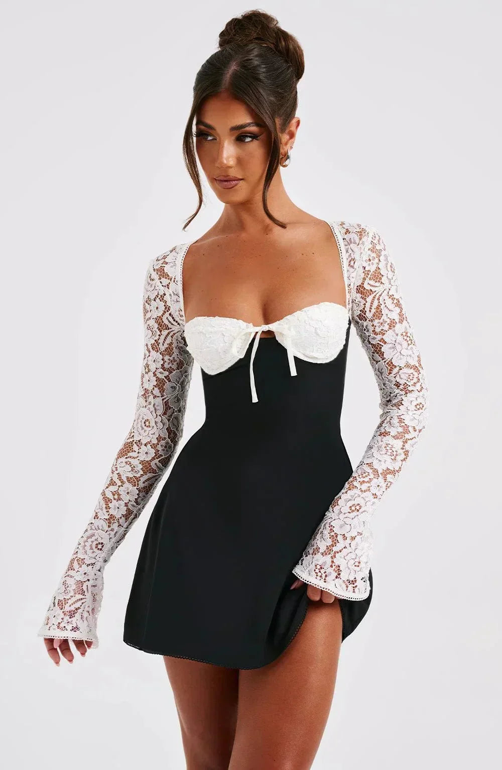 Juliette Rochie Mini Femeie – Rochie Elegantă din Dantelă cu Decolteu în Formă de Inimă și Croială Ajustată