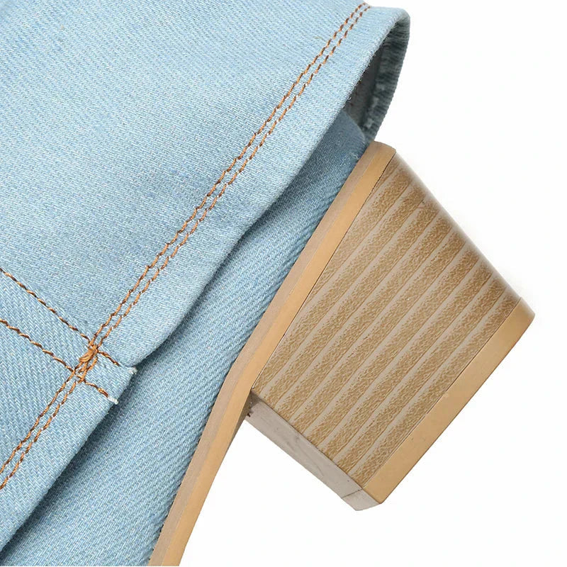 Leah damesko i jeans – trendy westernstil med myk skaft og lav blokkhel