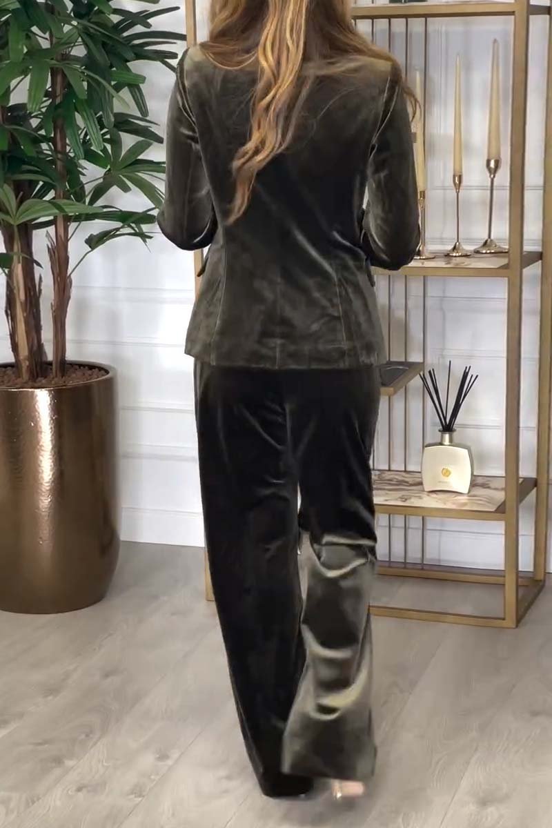 Lora Ensemble Velours Femme – Luxusní dvoudílný kostým z měkké látky a všestranným designem