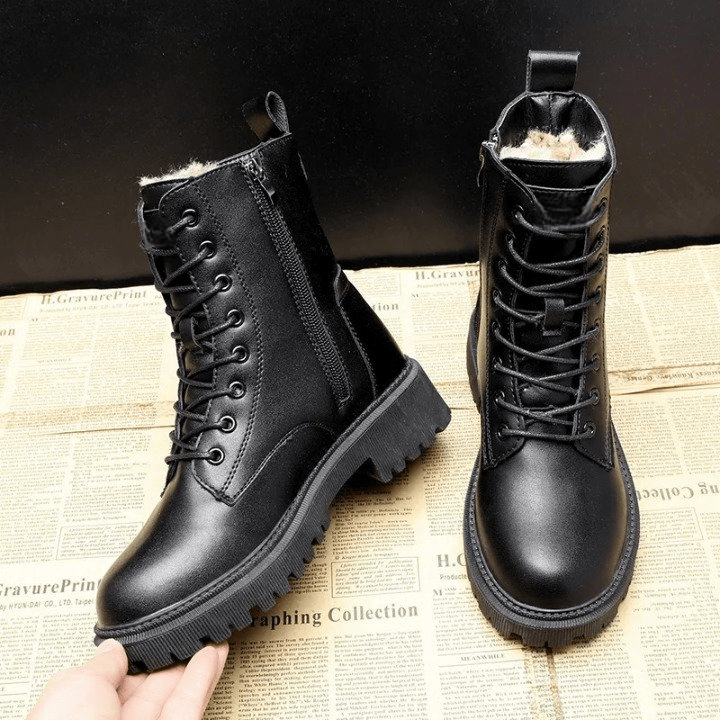 Lola Dames Winterlaarzen – Luxe Zwarte, Antislip, Warm en met Elegant Brits Design