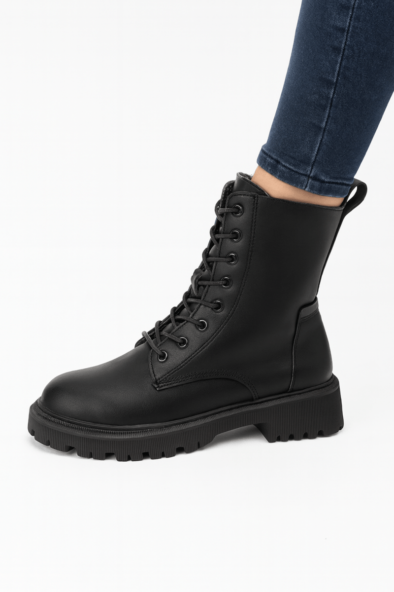 Lola Dames Winterlaarzen – Luxe Zwarte, Antislip, Warm en met Elegant Brits Design