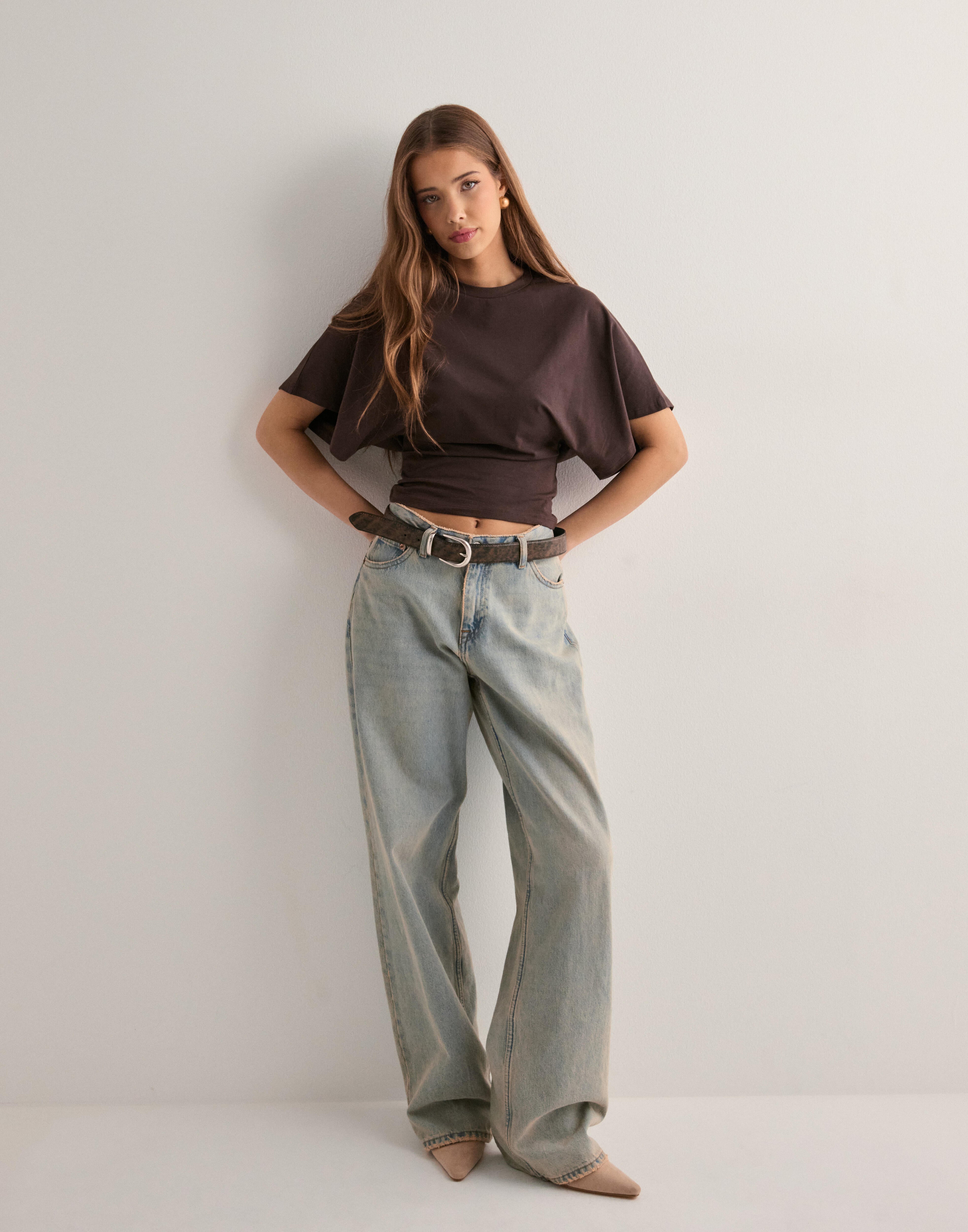 T-shirt Feminina Isabelle – T-shirt Elegante com Mangas Evasées e Corte Ajustado que Valoriza a Silhueta