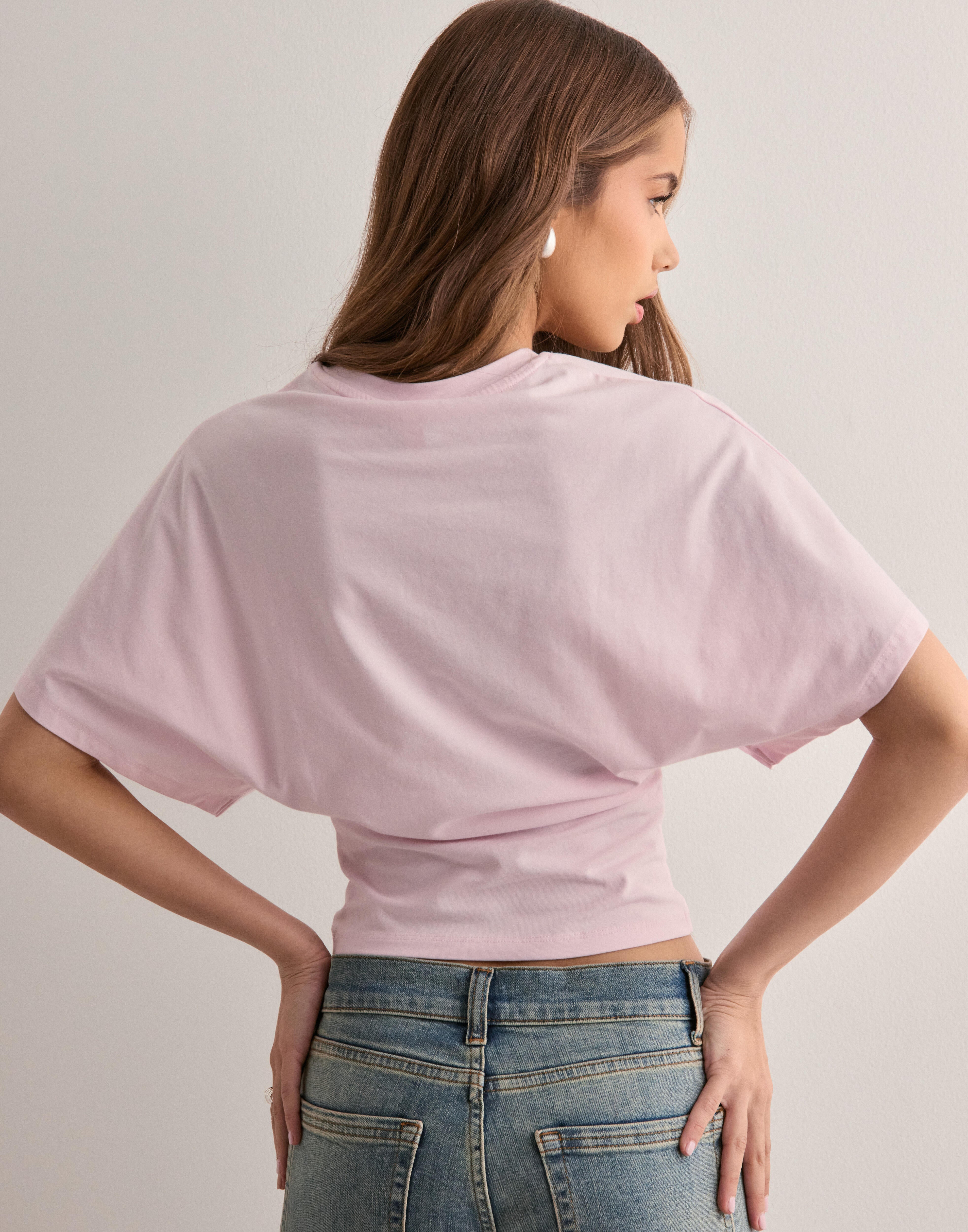 Erica Haut Élégant – Coupe Chic et Design Confortable pour Toutes les Occasions