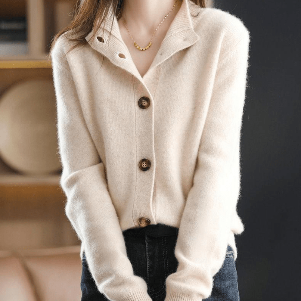 Marcy Cardigan Femme – Maille Douce avec Col, Boutonnage Élégant & Coupe Confortable